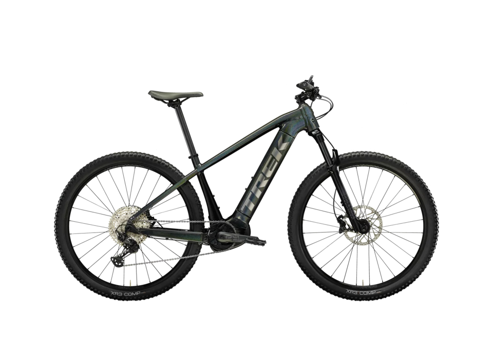 Ein elegantes, schwarzes Elektro-Mountainbike mit breiten Reifen und einem robusten Rahmen vor einem weißen Hintergrund, das ein Gefühl von Abenteuer und moderner Technologie vermittelt.
